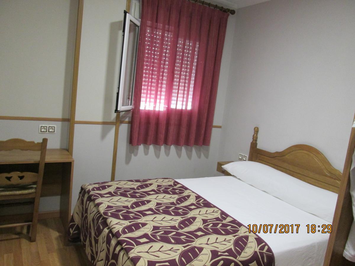 Hostal Banderas Fuensanta de Martos Exterior photo